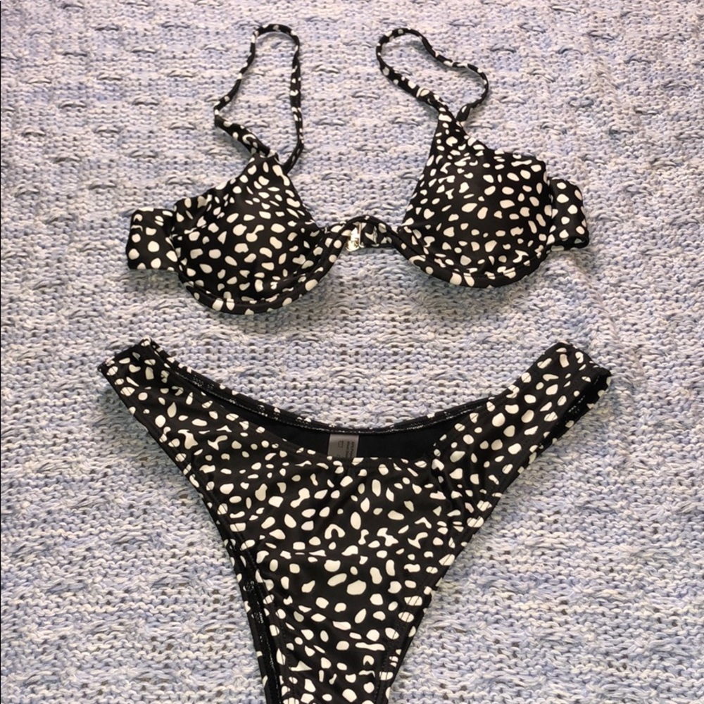 W wire spotted bikini